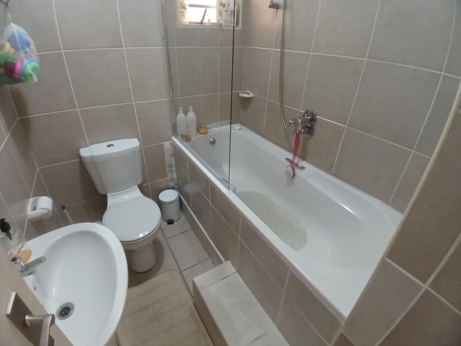 2 Bedroom Property for Sale in Hartenbos Central Western Cape
